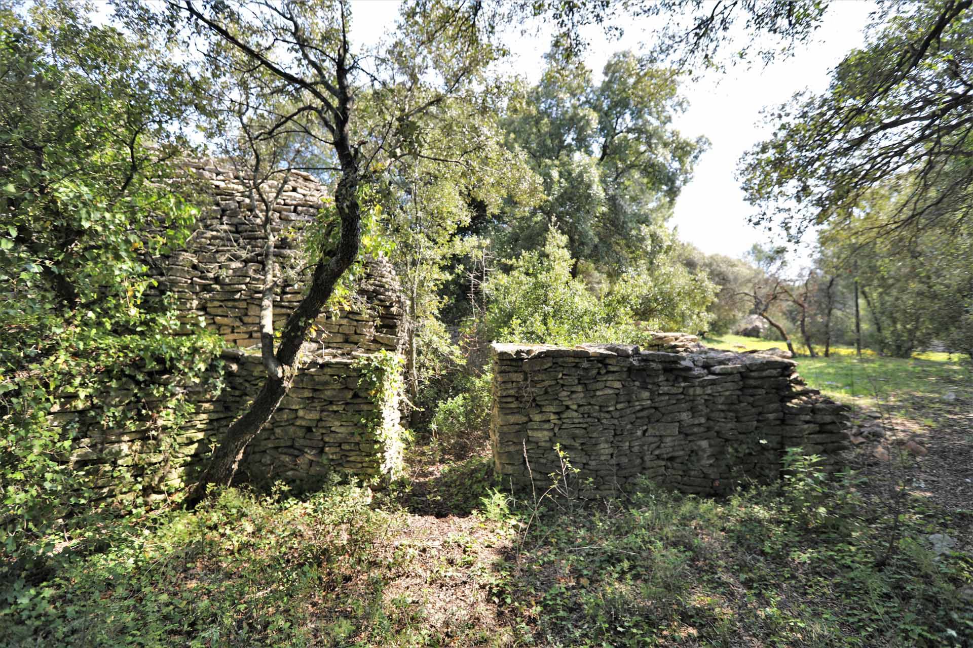 Superbe propriété sur plus de 4,3 hectares en campagne de Gordes   