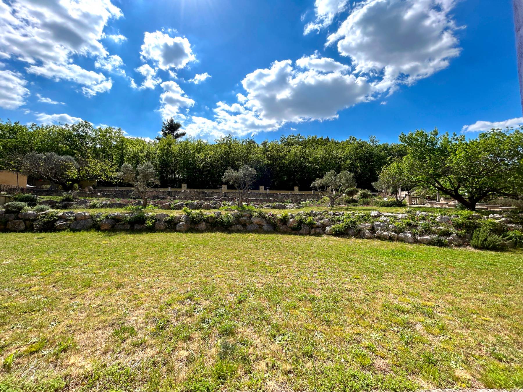 Appartement T2 avec terrasse, parc et piscine   