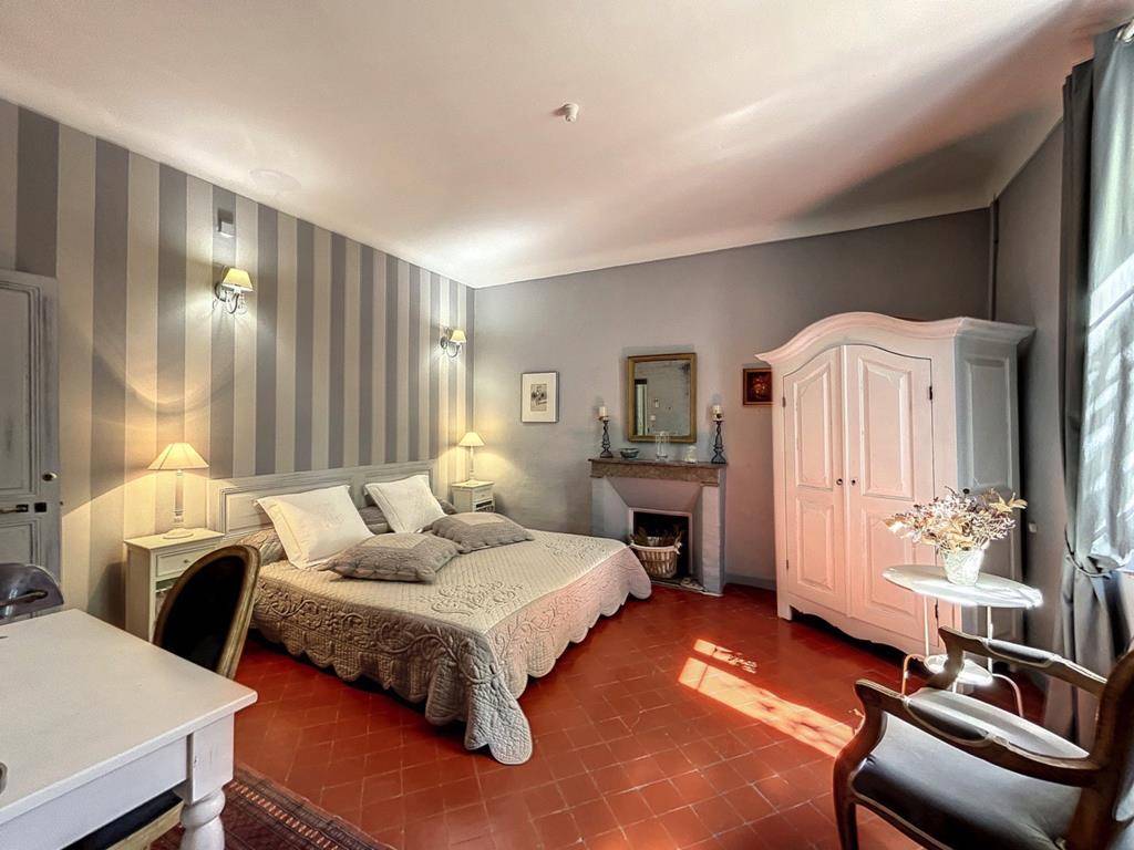 Chambre dans maison à la vente proche de Gordes