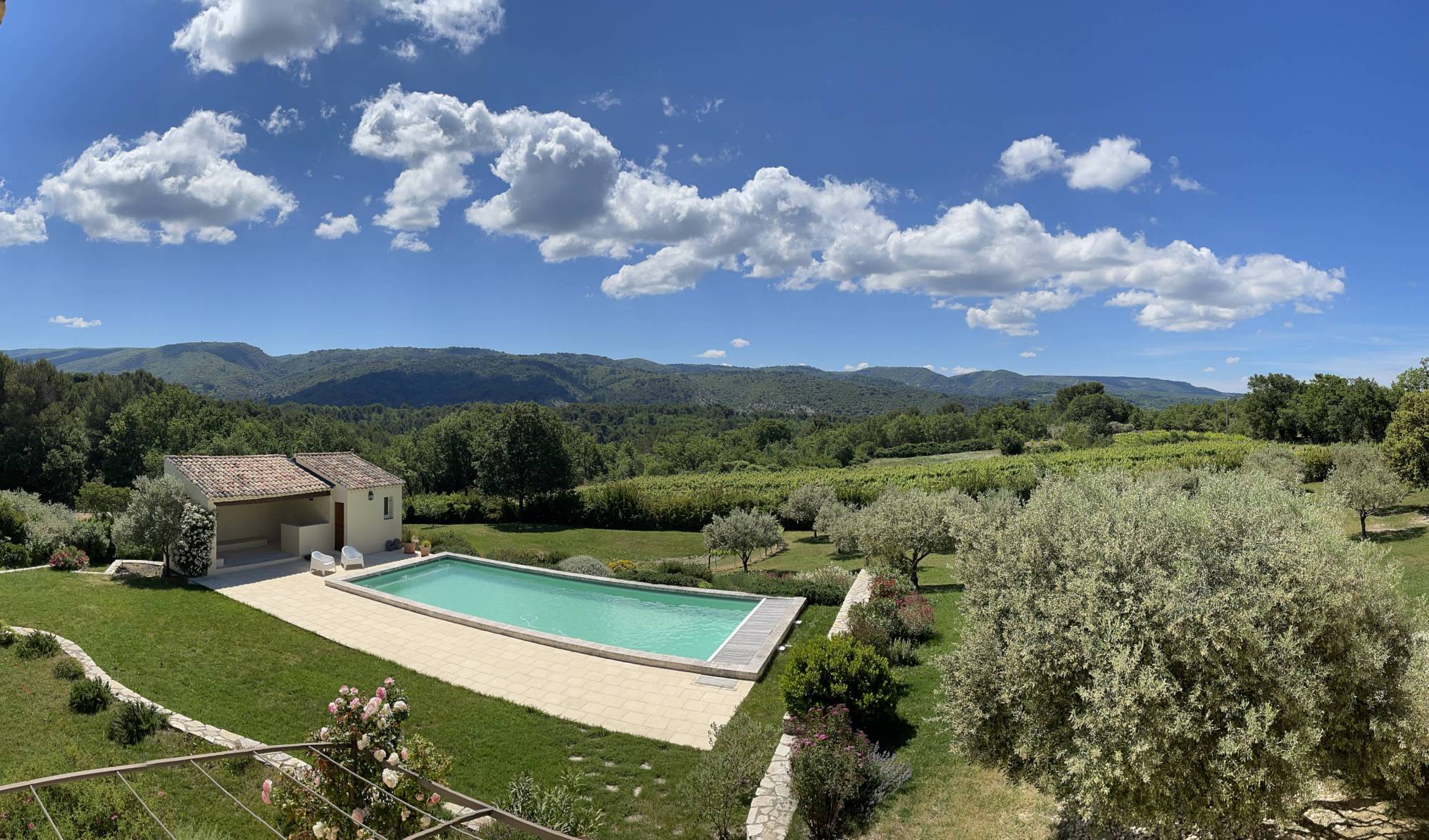 Entre Ventoux et Luberon, maison traditionnelle bénéficiant d’une vue sublime   