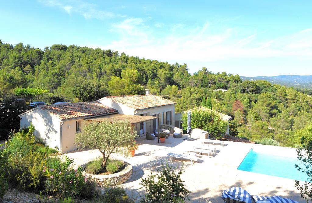 Luberon, villa avec vue panoramique sur 1,6 hectares   