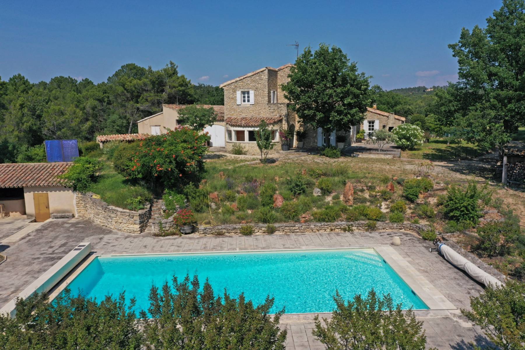Propriété sur 2 hectares entre Goult et Roussillon