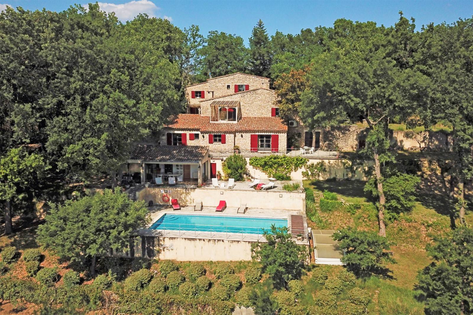en campagne de Gordes, Mas en pierres sur terrain avec vues exceptionnelles   