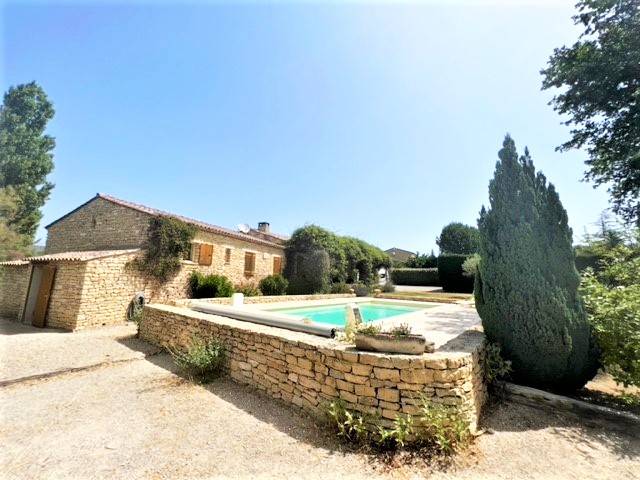 à Gordes, maison de plain pied avec vue sur les vignes   