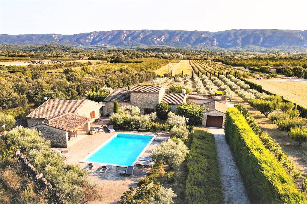 Maison en pierres avec vue panoramique Gordes  
