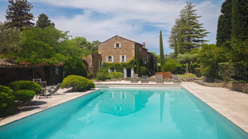 Mas en pierre à Gordes