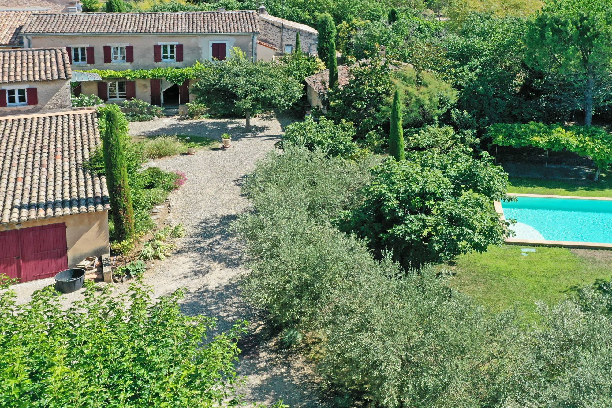 Proche de Goult, mas ancien avec dépendance et piscine   