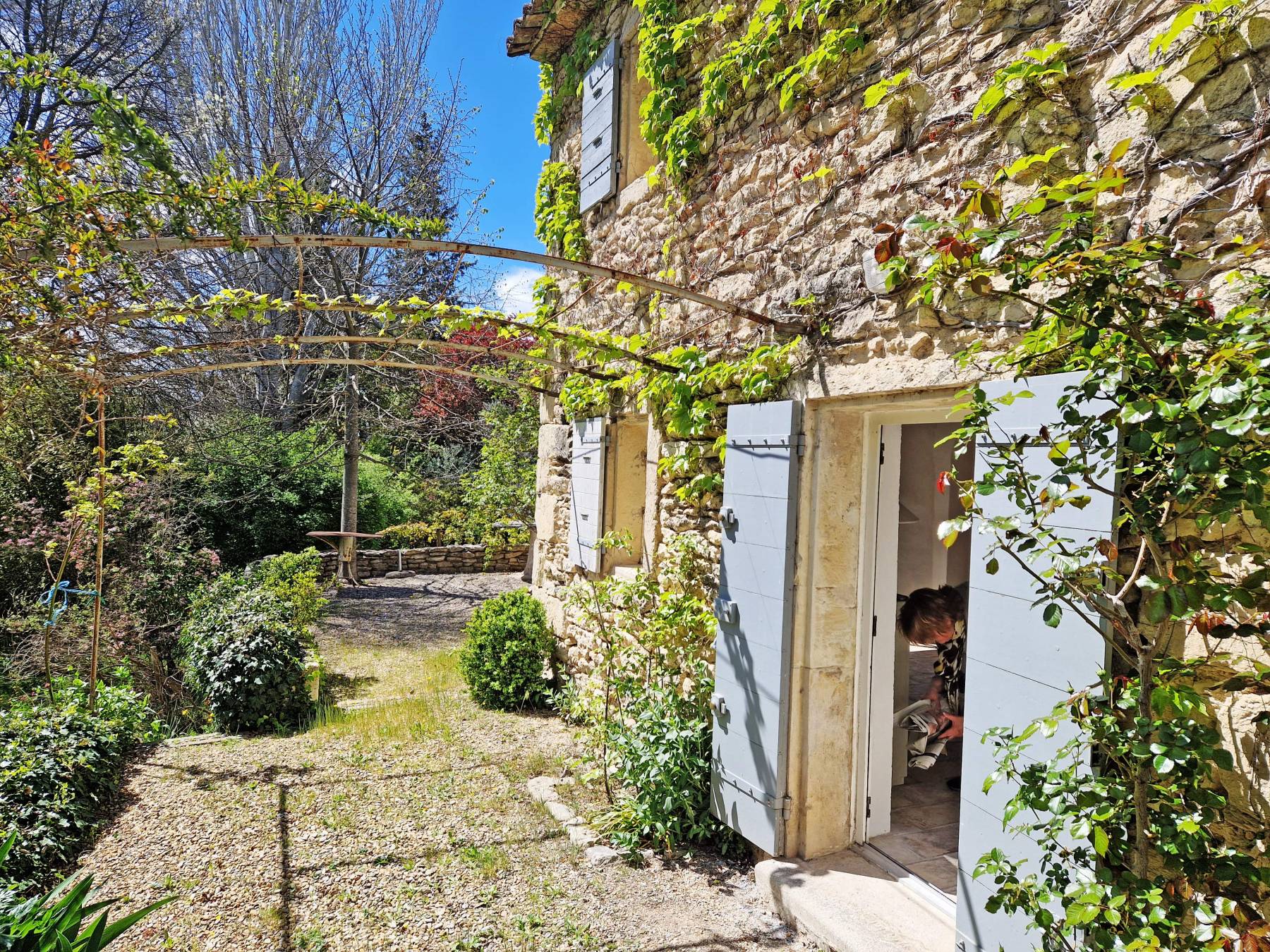à Gordes, belle maison avec piscine sur près de 5000m²   