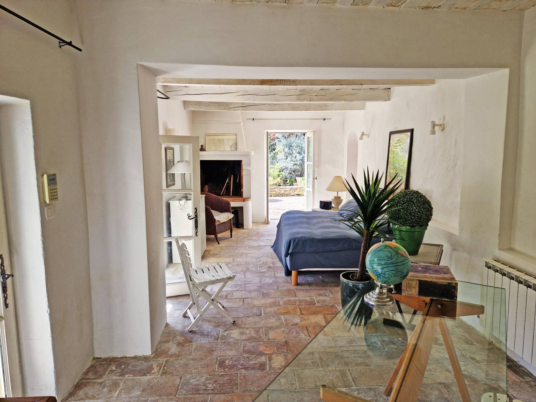 à Gordes, belle maison avec piscine sur près de 5000m²   