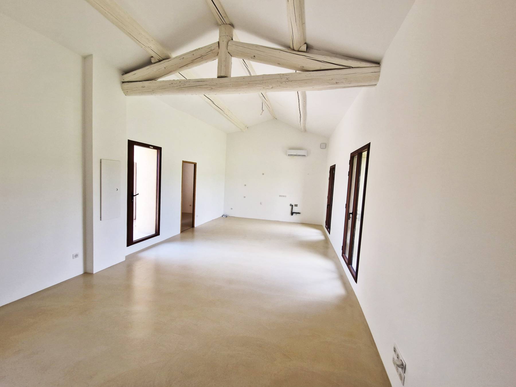 MAISON DANS MAS ANCIEN TOTALEMENT RENOVE   