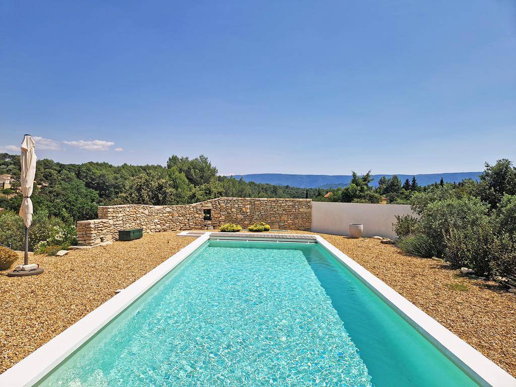 EXCLUSIVITE : Maison récente aux volumes généreux, piscine et vue sur le Luberon   