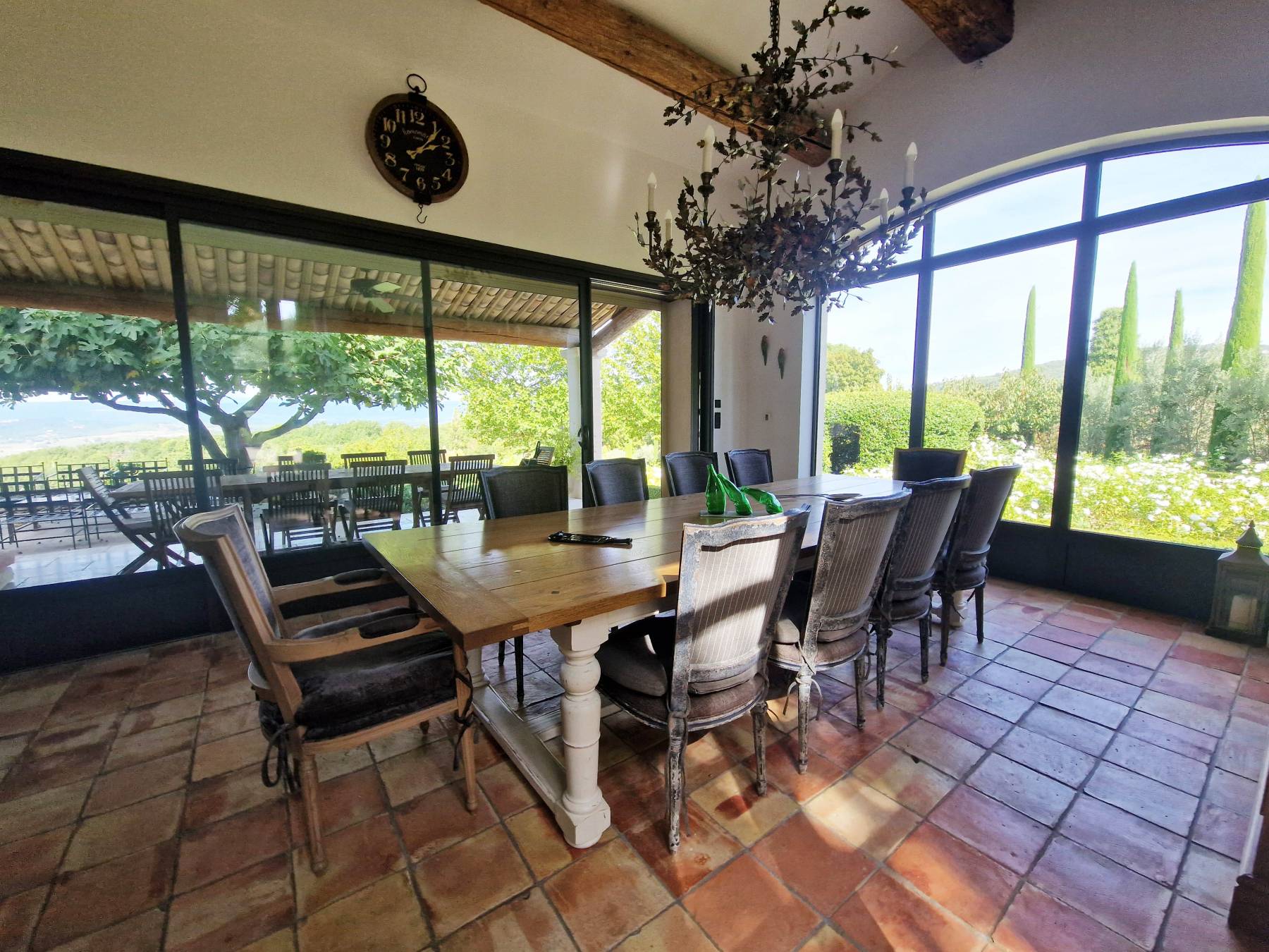 A BONNIEUX, BASTIDE AVEC PISCINE ET TRES BELLES VUES   