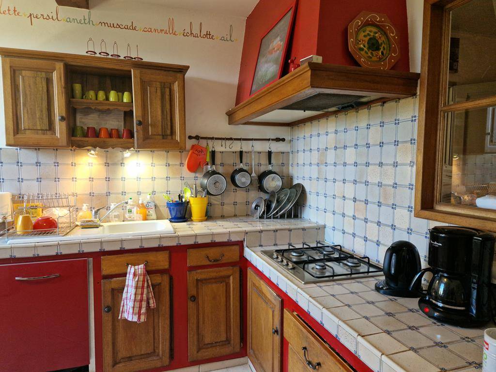 Maison en pierres dans un quartier calme de Gordes et à proximité de tous les beaux villages du Luberon.