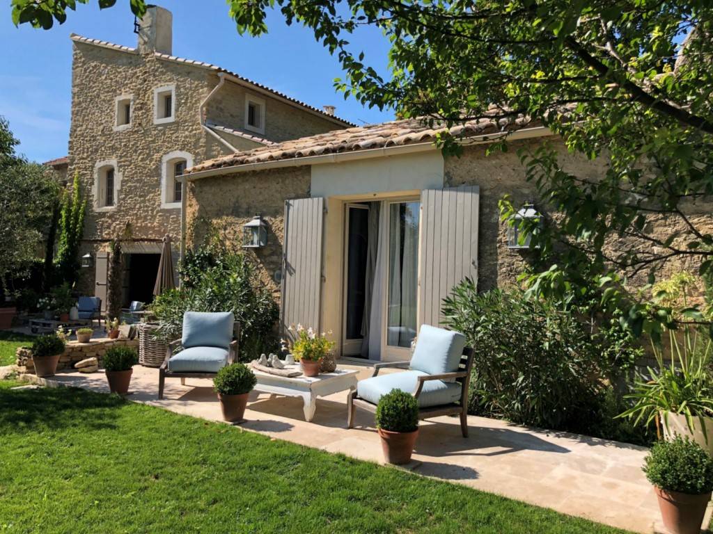 Propriété de prestige en pierres de Gordes ace au Luberon avec vue panoramique en Provence à vendre chez Rosier