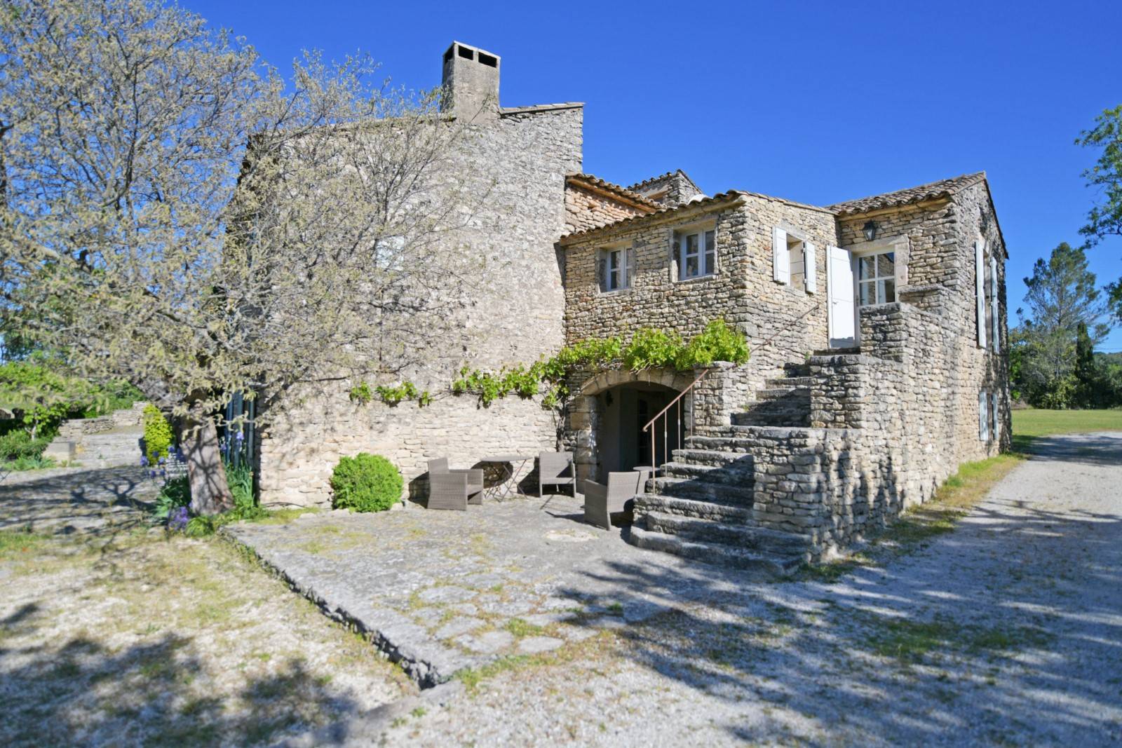 A Gordes, élégante propriété de charme face au Luberon   