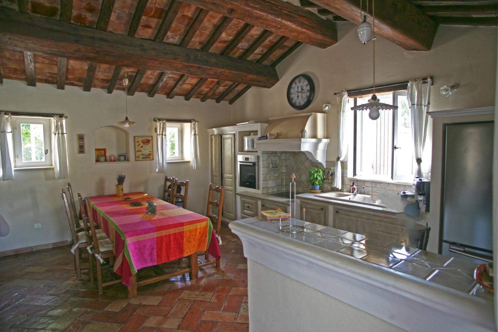 Maison en pierre avec piscine et vue sur le village   