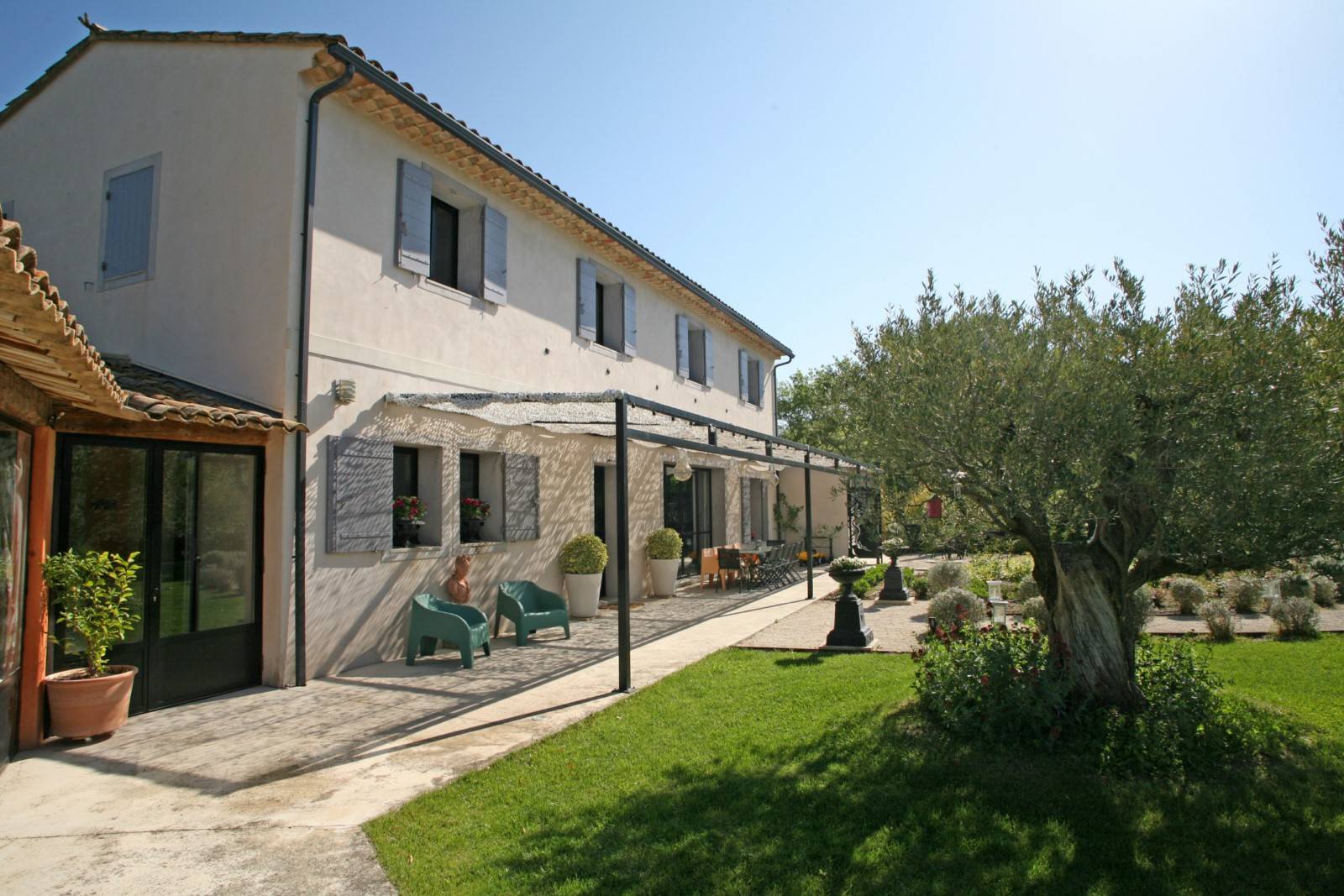 MAISON RECENTE AVEC PISCINE, BEAU JARDIN ET VUE   