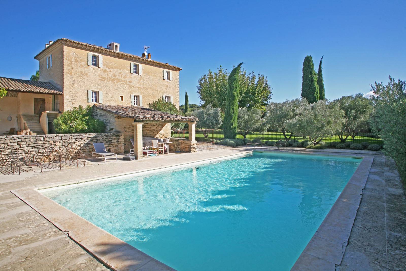 Magnifique bastide avec piscine dans le village de Gordes   