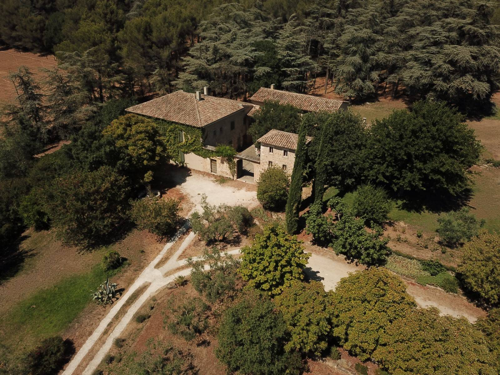 Luberon - Propriété de famille sur 7 hectares   