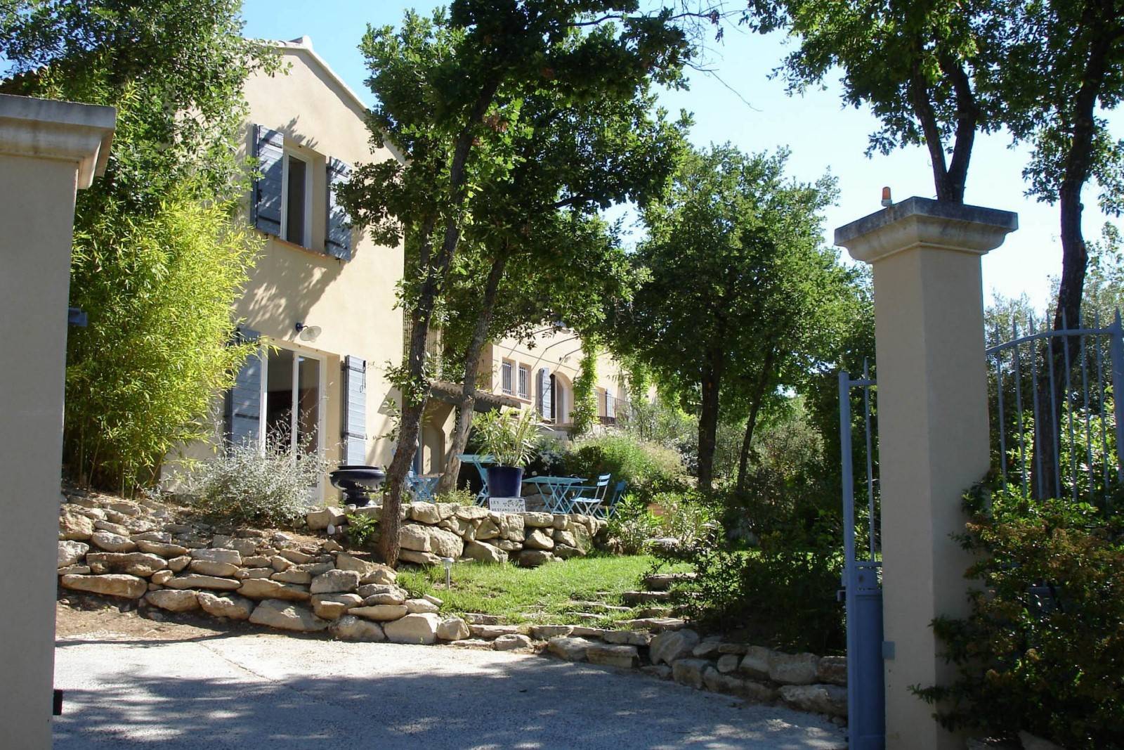 à Goult, grande propriété de famille exposée plein sud avec vues   