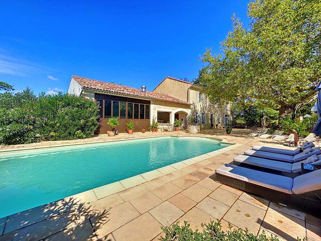 Piscine dans propriété à vendre proche de Gordes