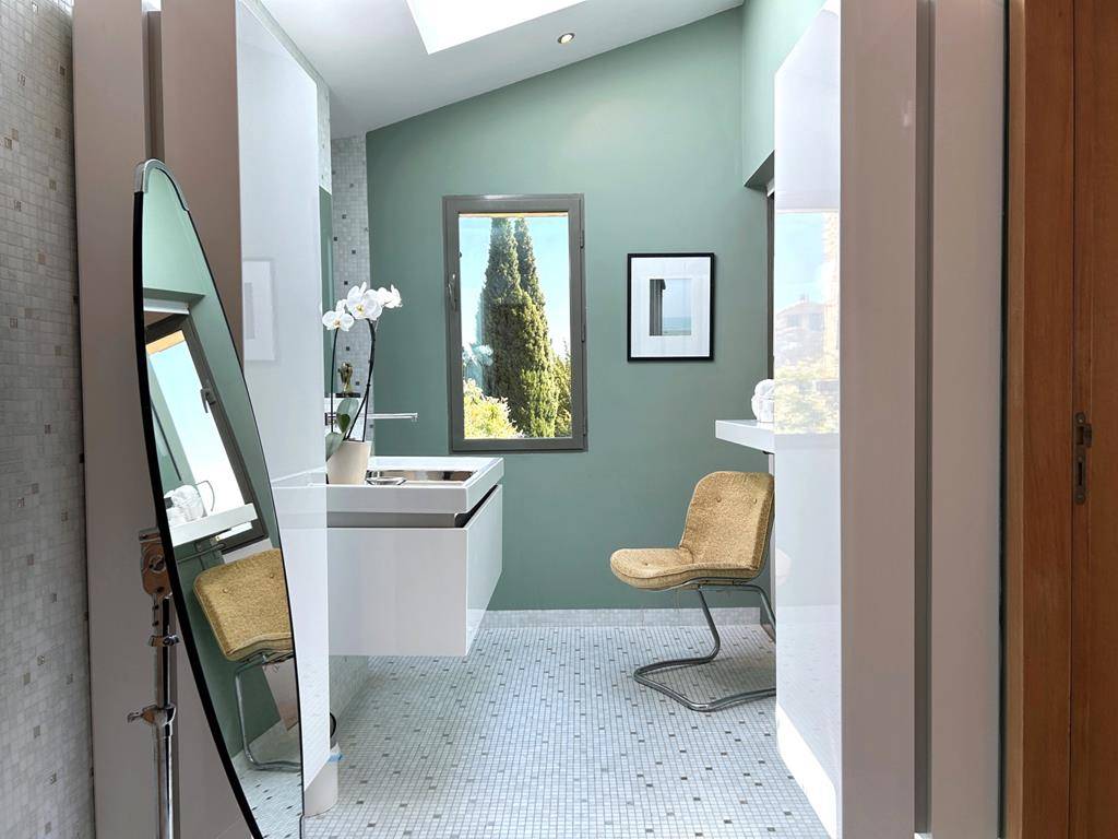 Drôme provençale : maison contemporaine rénovée avec vues   