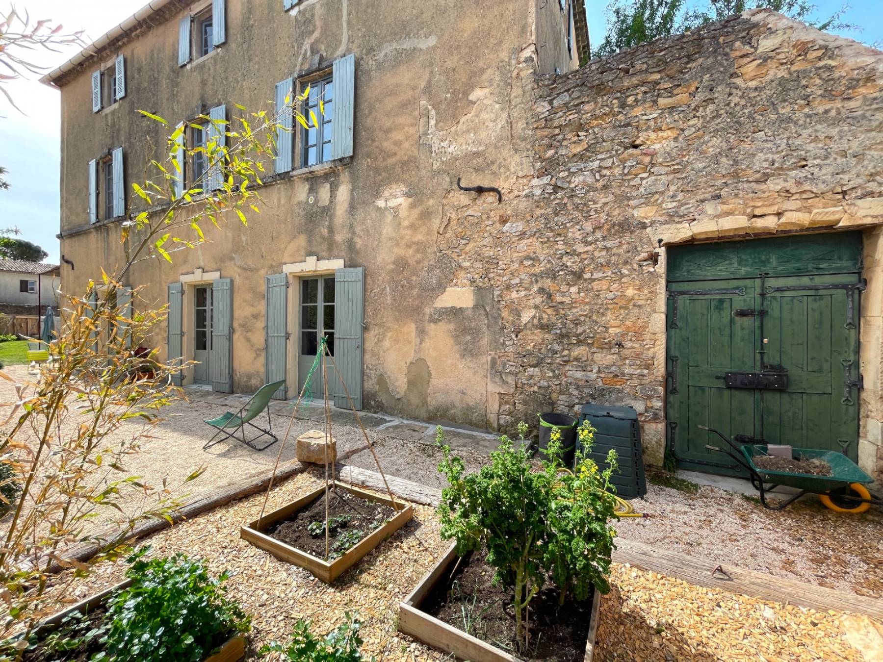 GARD : Maison bourgeoise XVIIIe aux volumes de vies très généreux   