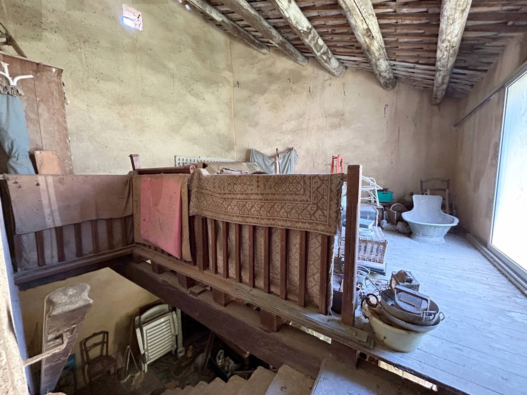 RARE : Maison de maître XVIIème siècle avec jardin et dépendances au cœur du village de Saint-Geniès-de-Comolas   