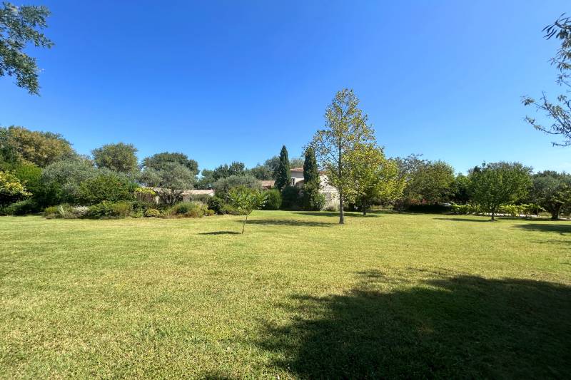 L'Isle sur la Sorgue - Maison de 188 m² et son cabanon de pêcheur en bord de Sorgues, jardin arboré de 3900 m².