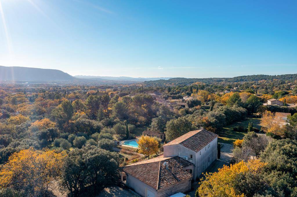 Cabrières d'Avignon - Propriété avec vue   
