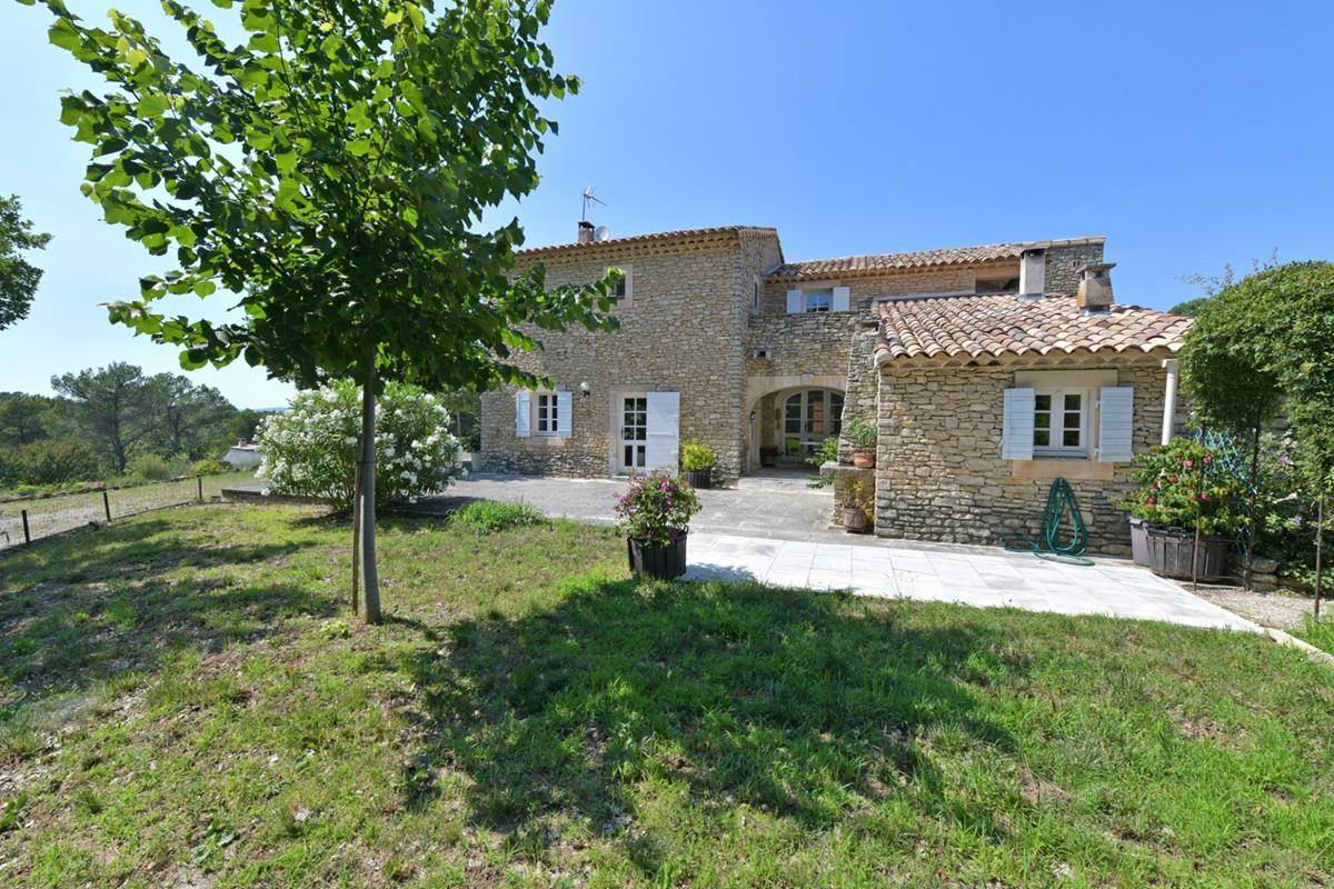Propriété sur 2 hectares entre Goult et Roussillon