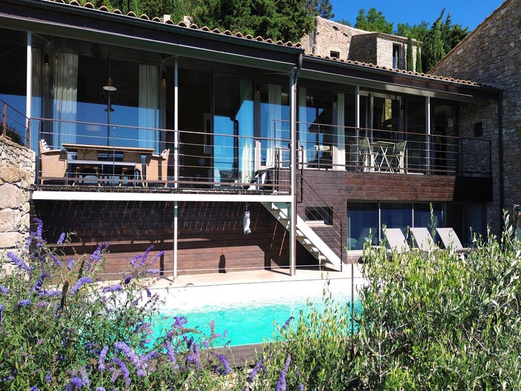 Drôme provençale : maison contemporaine rénovée avec vues   
