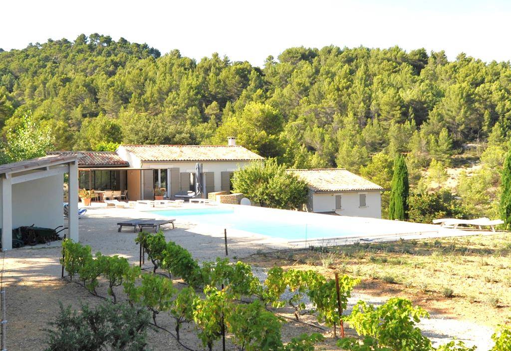 Luberon, villa avec vue panoramique sur 1,6 hectares   
