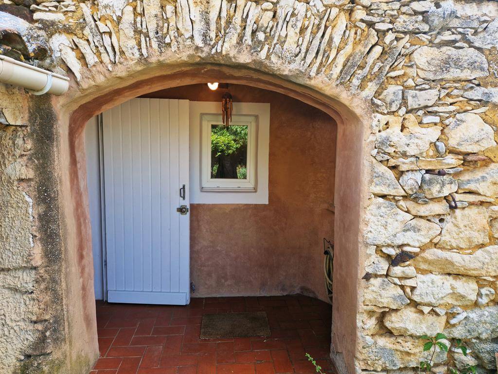 MAISON DE HAMEAU EN PIERRE AVEC JARDIN   
