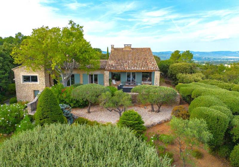 Maison en pierres avec piscine à Gordes