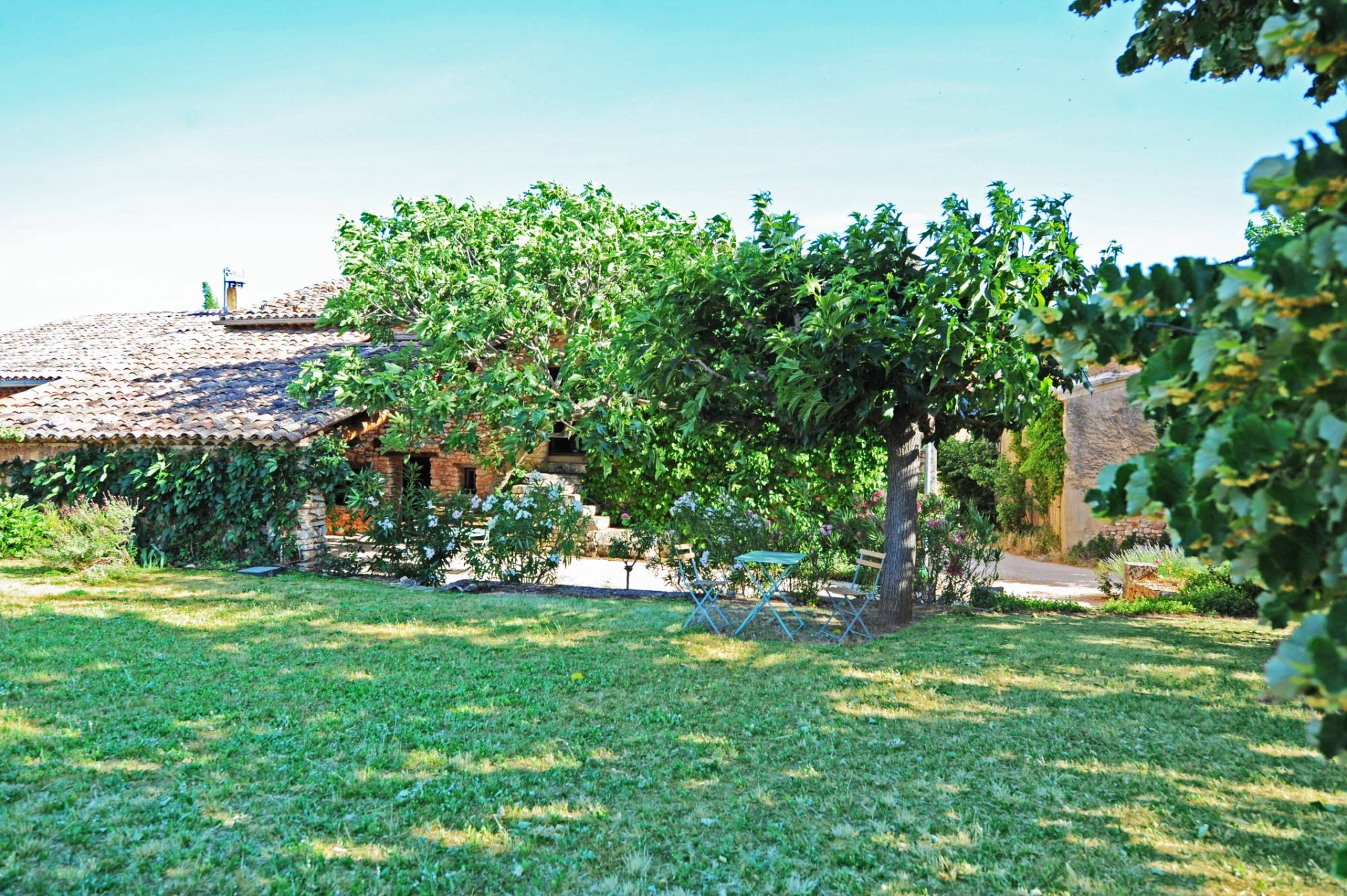 grande maison de hameau du 18ème siècle avec dépendances    