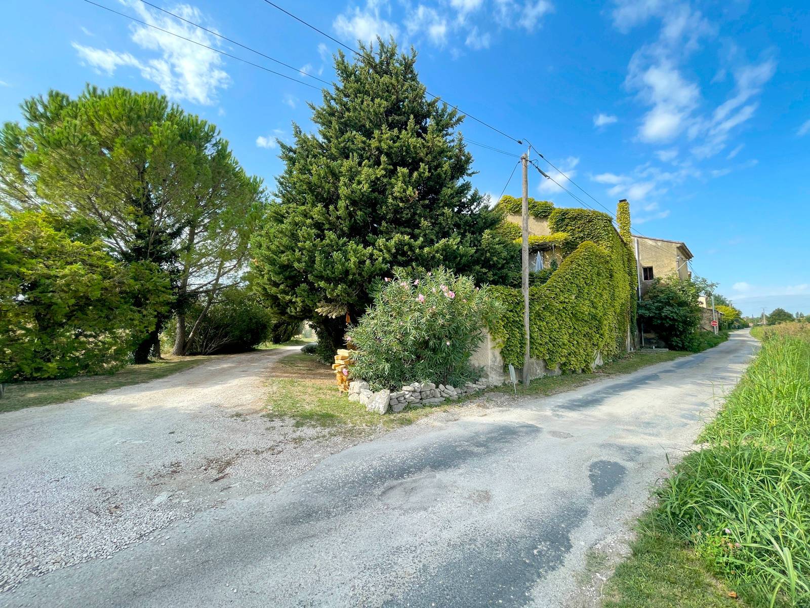 en campagne de Velleron, ferme à rénover composée de 4 logements   