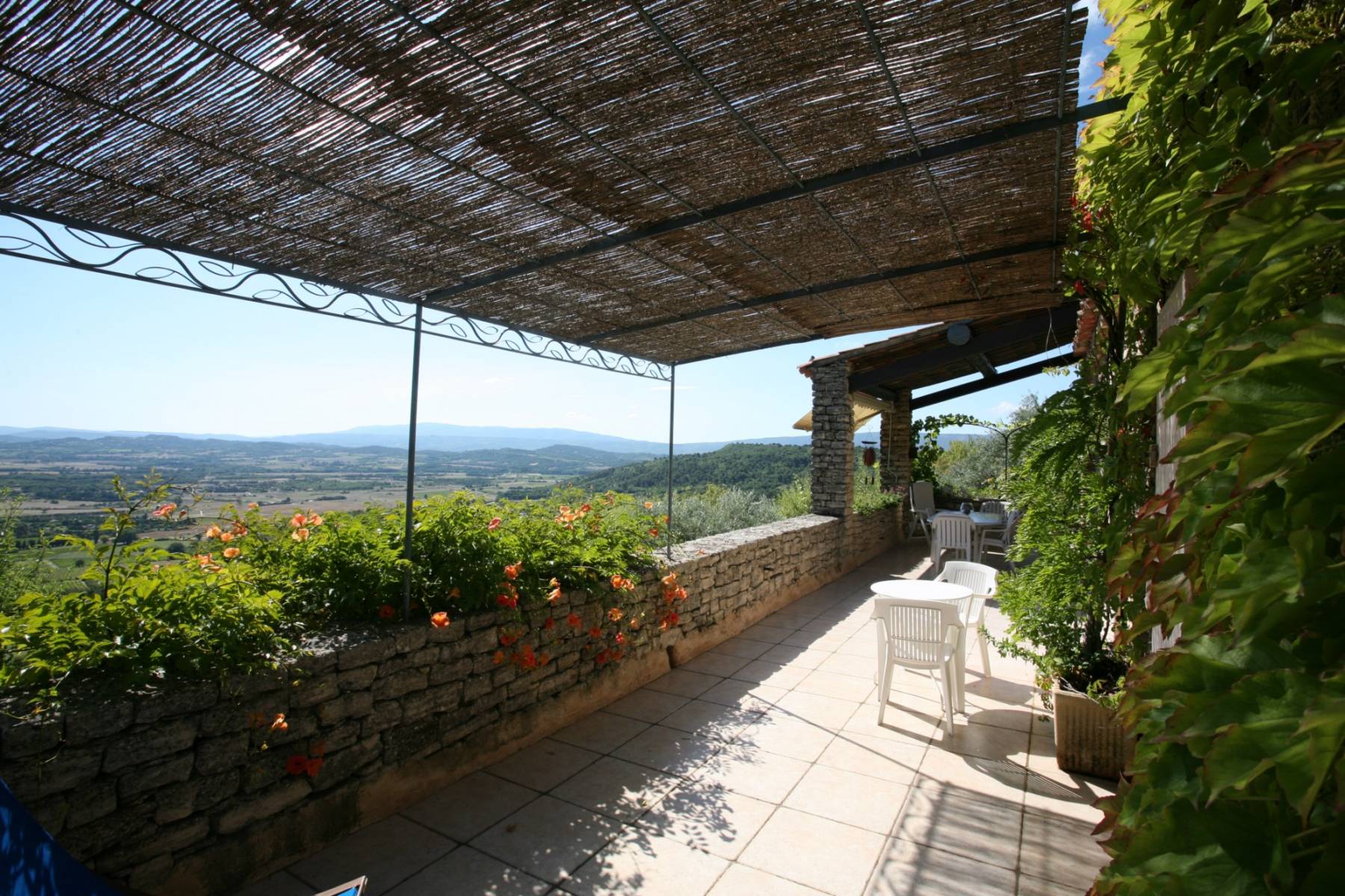 Charmante villa face au village de Gordes   