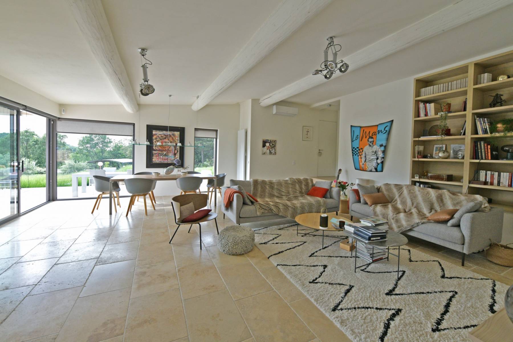 Ménerbes : villa en pierres avec piscine et vue sur 1 hectare   