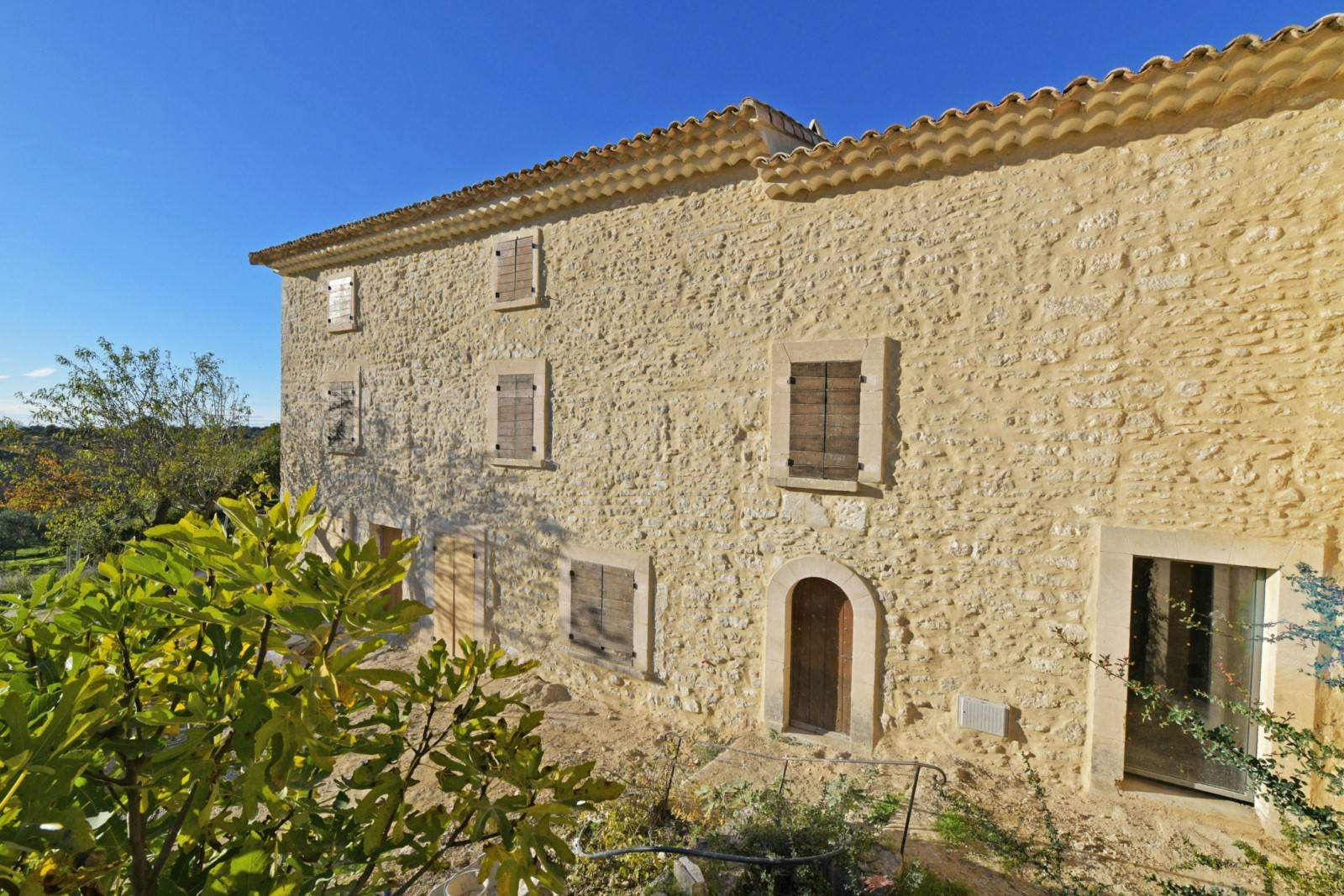 Gordes : Ferme rénovée du 18ème avec piscine et vue sur le Luberon   