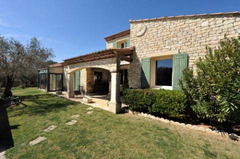 Gordes, villa en pierres avec piscine    