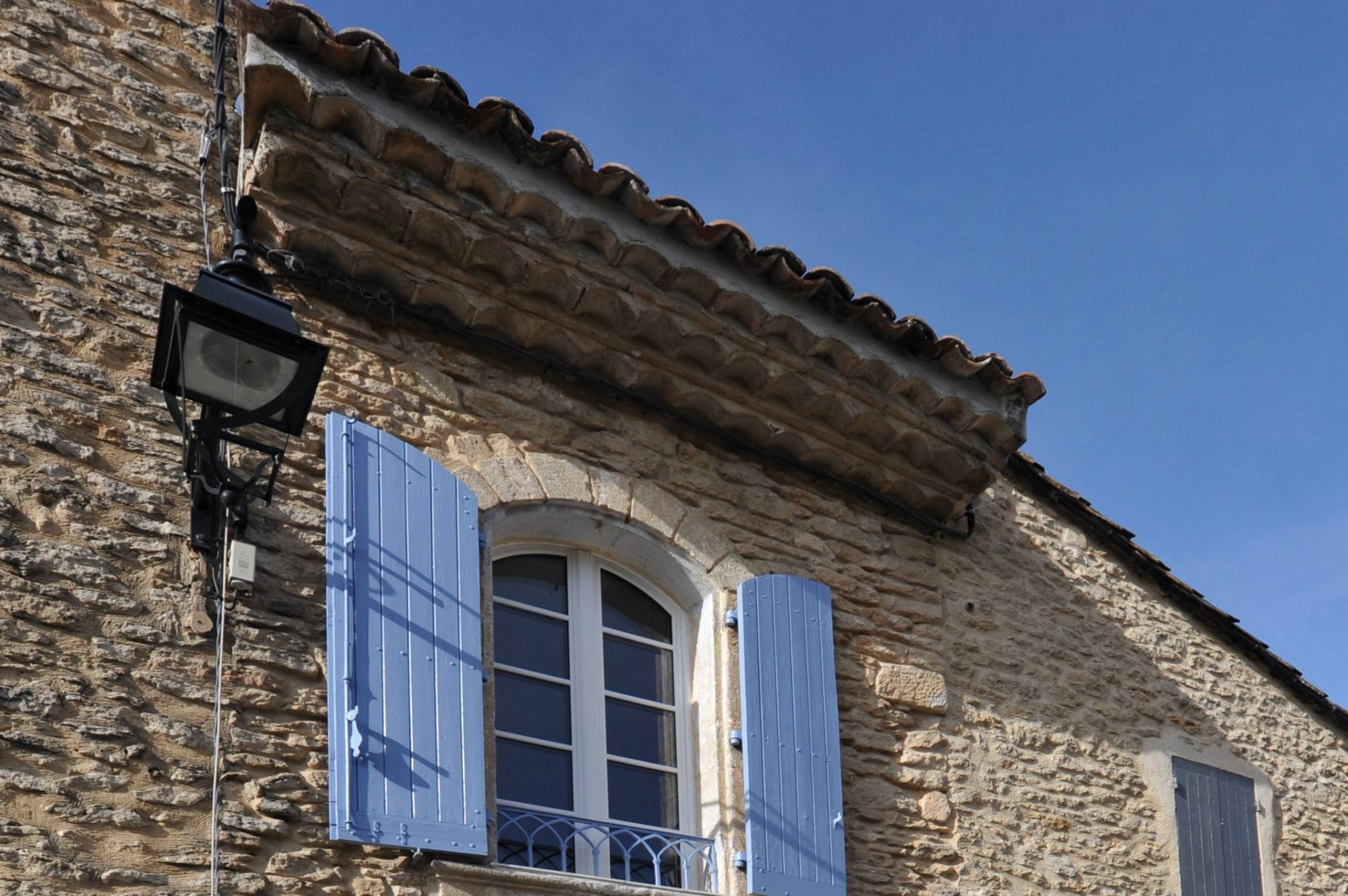 maison de village entièrement rénovée à Cabrières-d’Avignon   