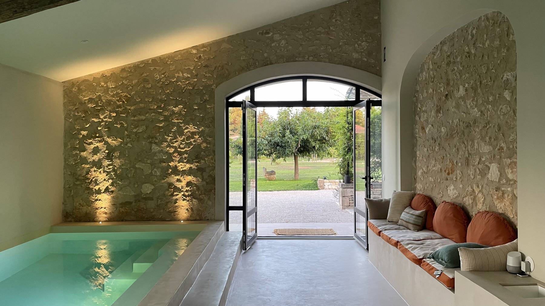 Au pied du Luberon, superbe mas entièrement rénové   
