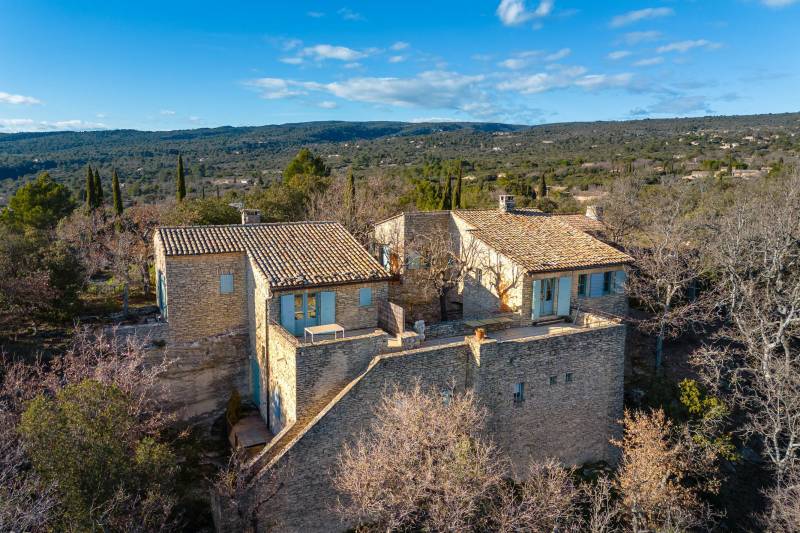 Gordes, propriété de 2 hectares avec vues panoramiques sur le Luberon