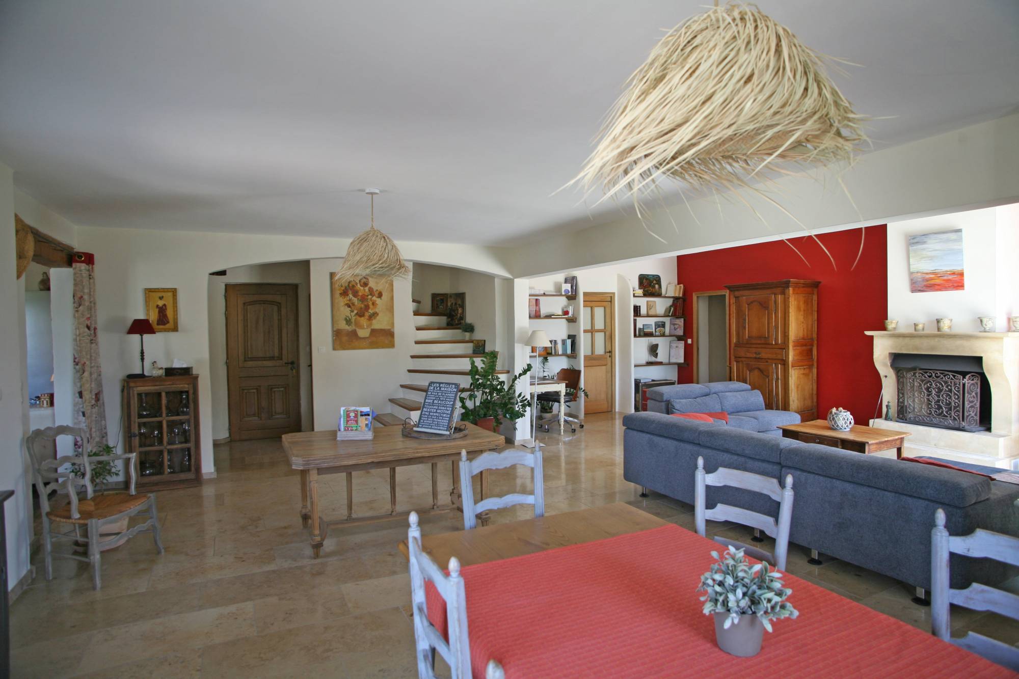 Saint-Saturnin-les-Apt : maison généreuse avec annexe, garage et piscine, belle vue sur le Luberon   