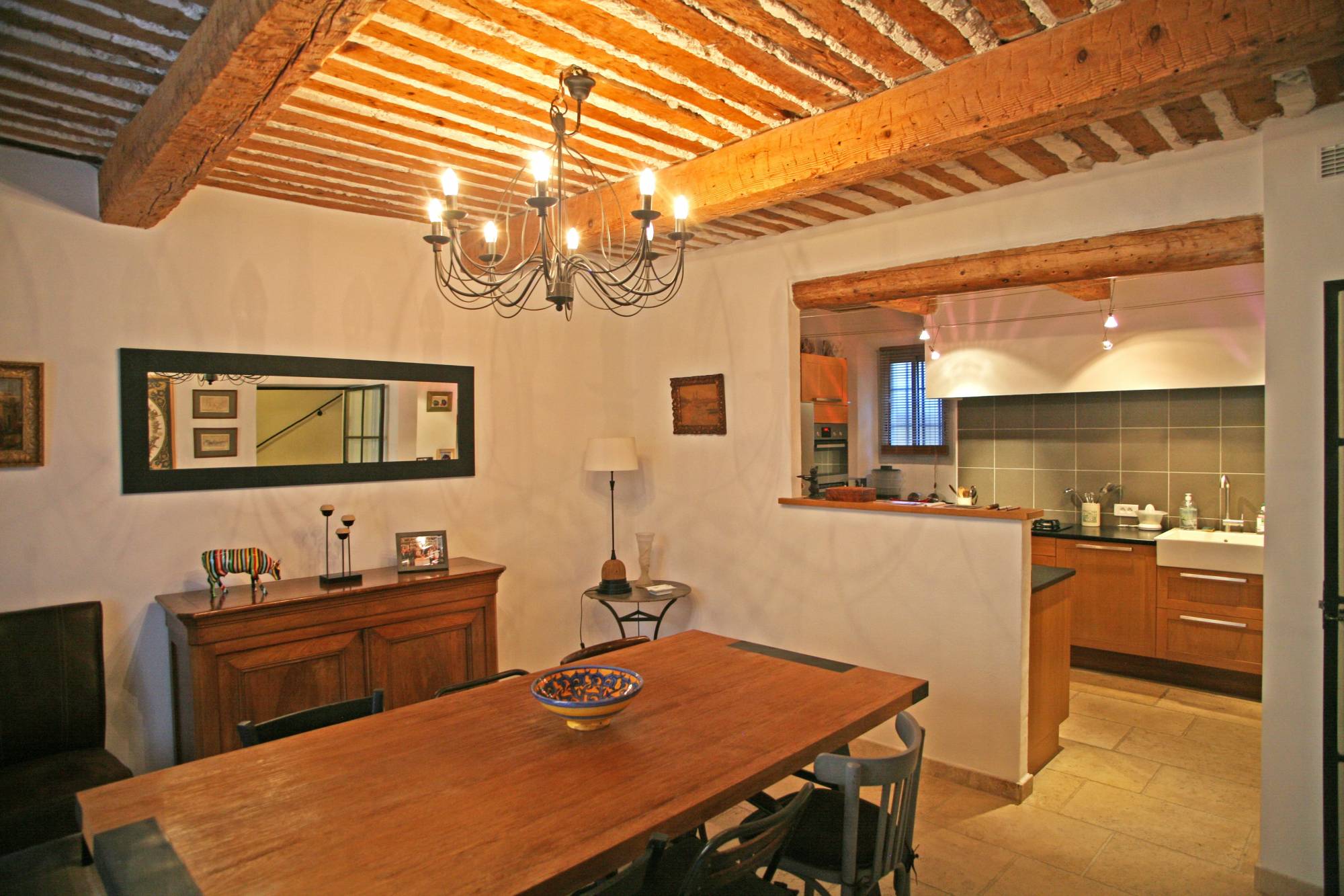 au coeur de Cabrières-d'Avignon, deux maisons de village avec piscine commue   
