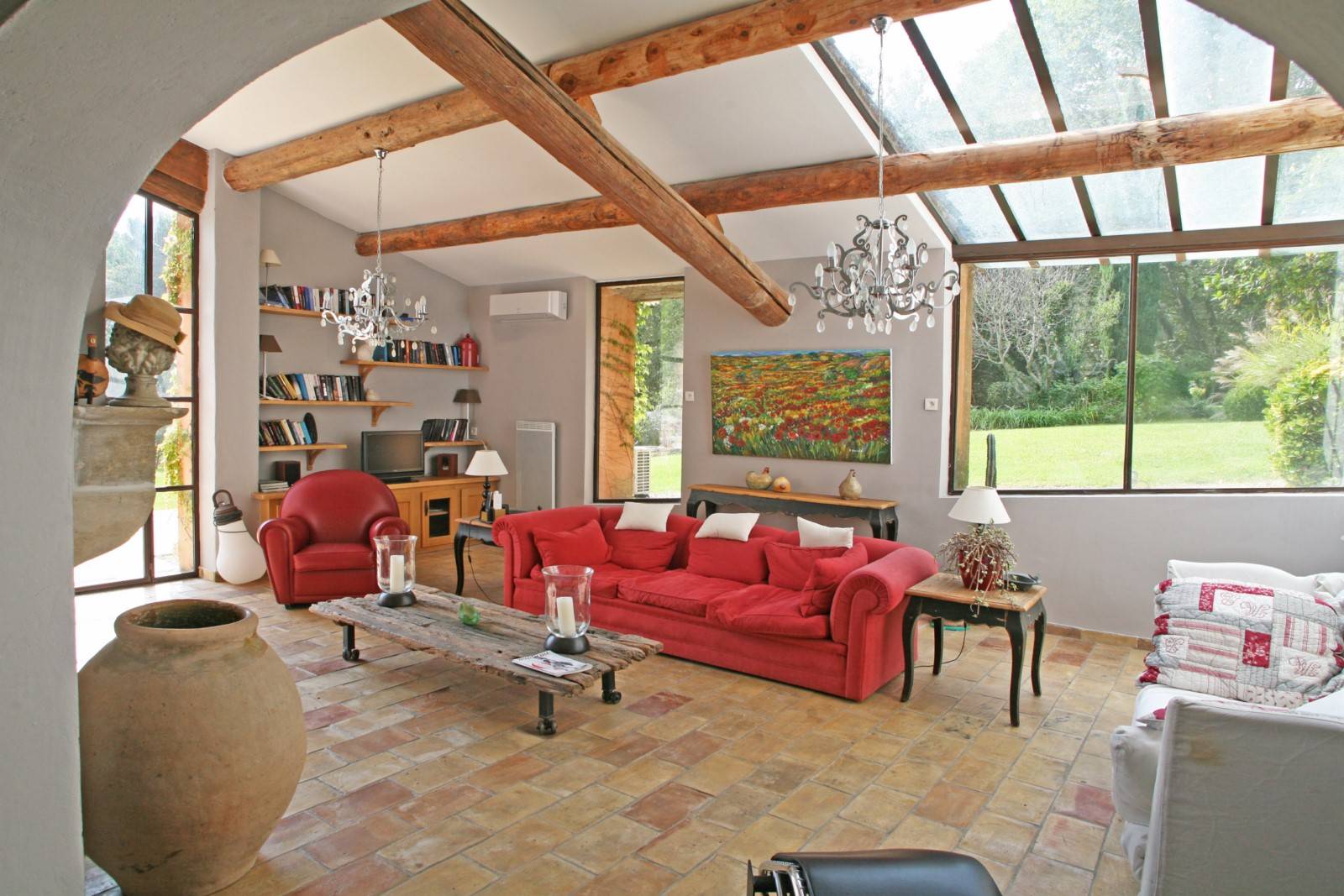 superbe bastide sur  près de 13 hectares à deux pas du village de Roussillon    