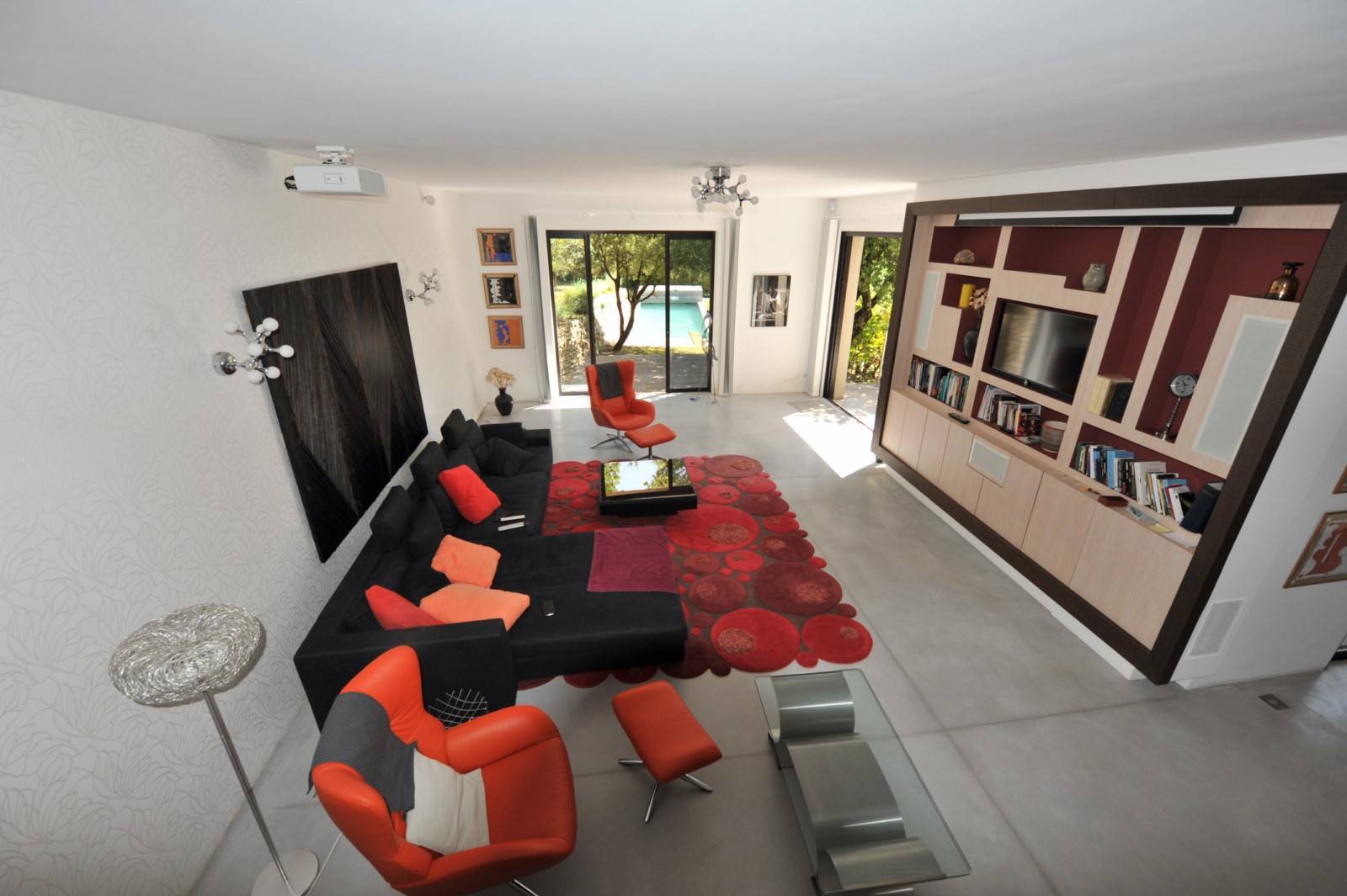 Gordes, maison contemporaine en pierres   