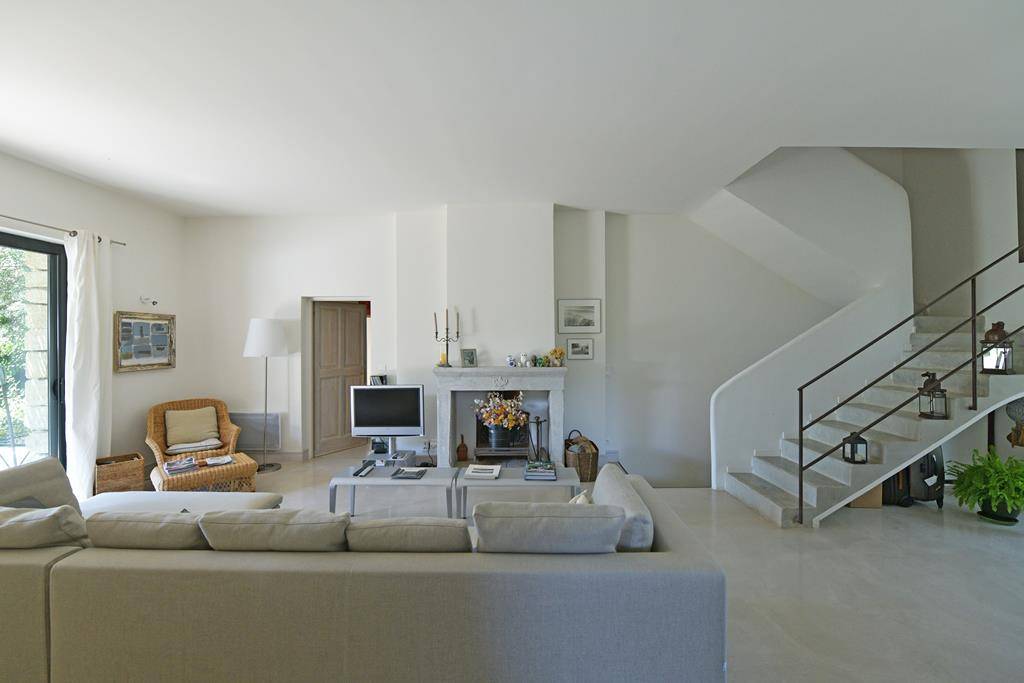 Cheminée en pierre 18ème