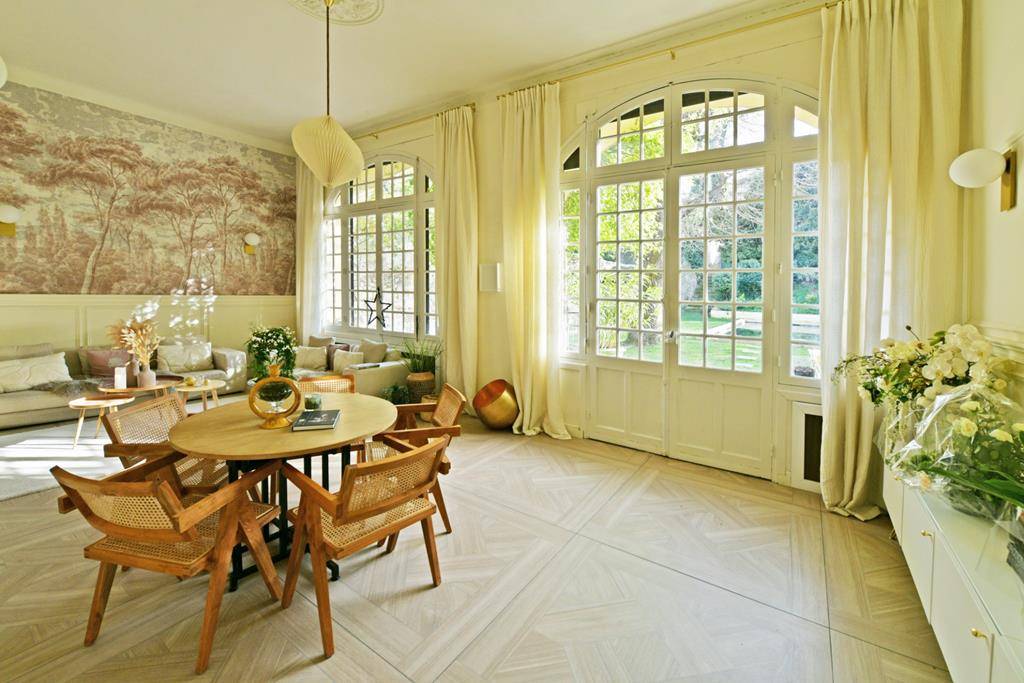 Maison de Maître sur parc avec piscine au cœur d'Apt   